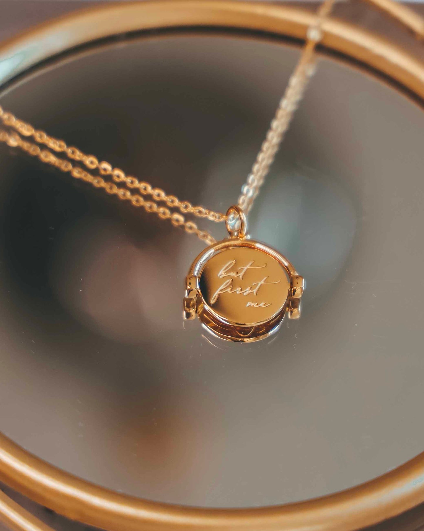 Dvostranska verižica "But first me" (zlata, srebna, rose gold)